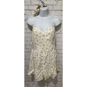 NWT Hollister white and yellow daisy floral Shorts romper W Matching Hair Tie M